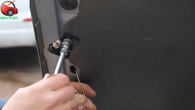 Установка упоров / амортизаторов капота на Peugeot Partner в ?