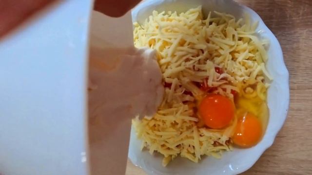 Рубленые куриные котлеты с помидорами