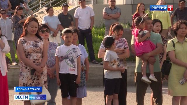 Алтайский эпос на полотнах Аржана Ютеева смотреть онлайн