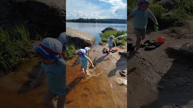 Люба, Лида и Аня первый раз купаются в озере. Придумали