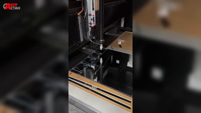 Двухплатформенный лазерный станок для резки стекла XTL PCD6565I смотреть онлайн