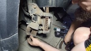 Самостоятельная замена передних тормозных колодок. Changan CS35Plus NEW