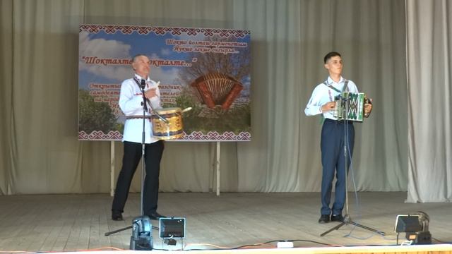 Марийские наигрыши в исп. Кирилла Иликаева. Видео Василия Хайбуллина смотреть онлайн