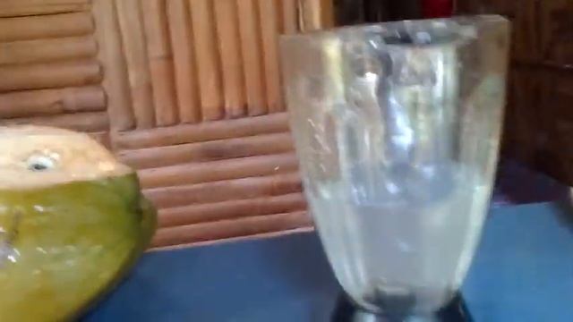 Филиппины. Как открыть кокос. How To Open A Fresh Coconut.