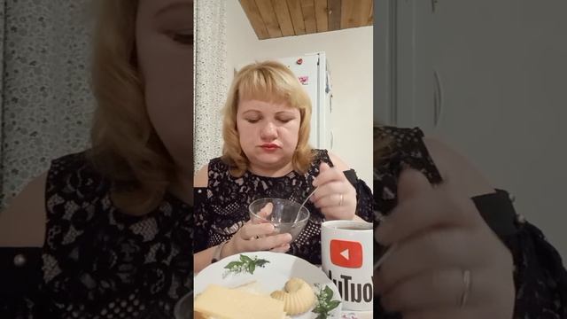 Мукбанг! Сніданок! Вінегрет, накладанець з маслом і си?