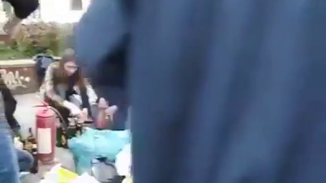 Майдан. Малолетние уголовники готовят коктейли Молотова