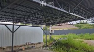 Навес для автомобилей из профлиста серого цвета