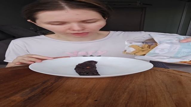 ТРЕШ МУКБАНГЕРШУ ДЕРЖАТ В Р@БСТВЕ - ТАНЯ КУСЬ