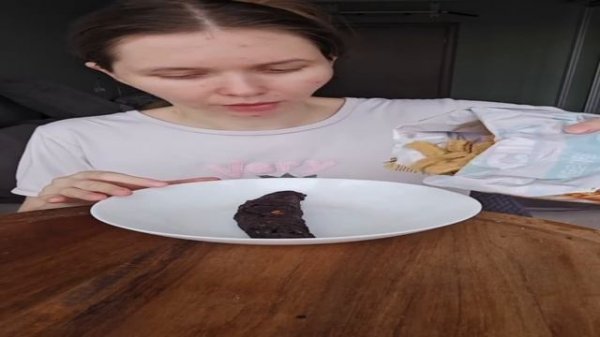 ТРЕШ МУКБАНГЕРШУ ДЕРЖАТ В Р@БСТВЕ - ТАНЯ КУСЬ