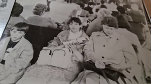 Дождливый день, сидим дома. Разбираю Фото из семейного альбома.