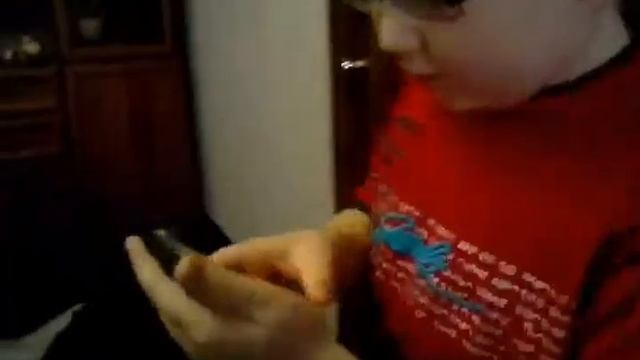 Мини ролик Егору подарили новый телефон. смотреть онлайн