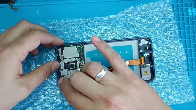 Смяна на дисплей на Huawei Mate 20 lite (SNE-LX1) смотреть онлайн
