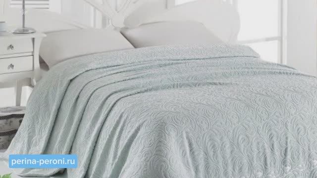 Махровые простыни — практичный предмет. Можно использовать как легкое летнее одеяло или покрывало. смотреть онлайн