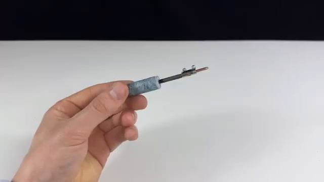 Как сделать простой сварочный аппарат на аккумуляторе 1,5 В в домашних условиях! смотреть онлайн