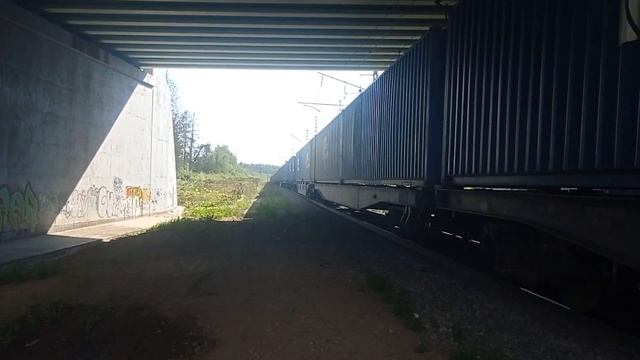 Электровоз ВЛ11.8-720 с контейнером составом. смотреть онлайн