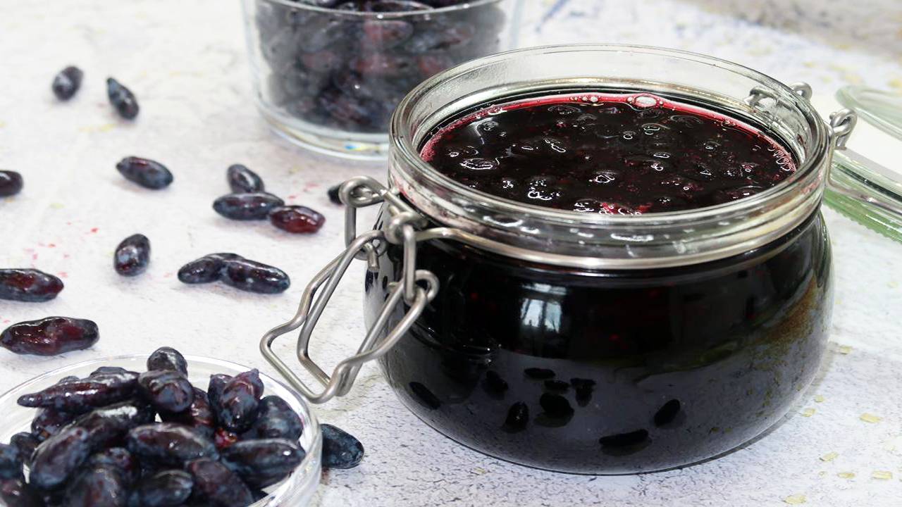 Как Приготовить Вкусное Варенье Из Жимолости. Простой Рецепт Варенья Из Жимолости смотреть онлайн