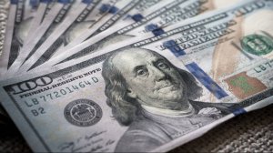 Новые доллары банки продавать не хотят: Они берегут их для курса выше 90 рублей за доллар