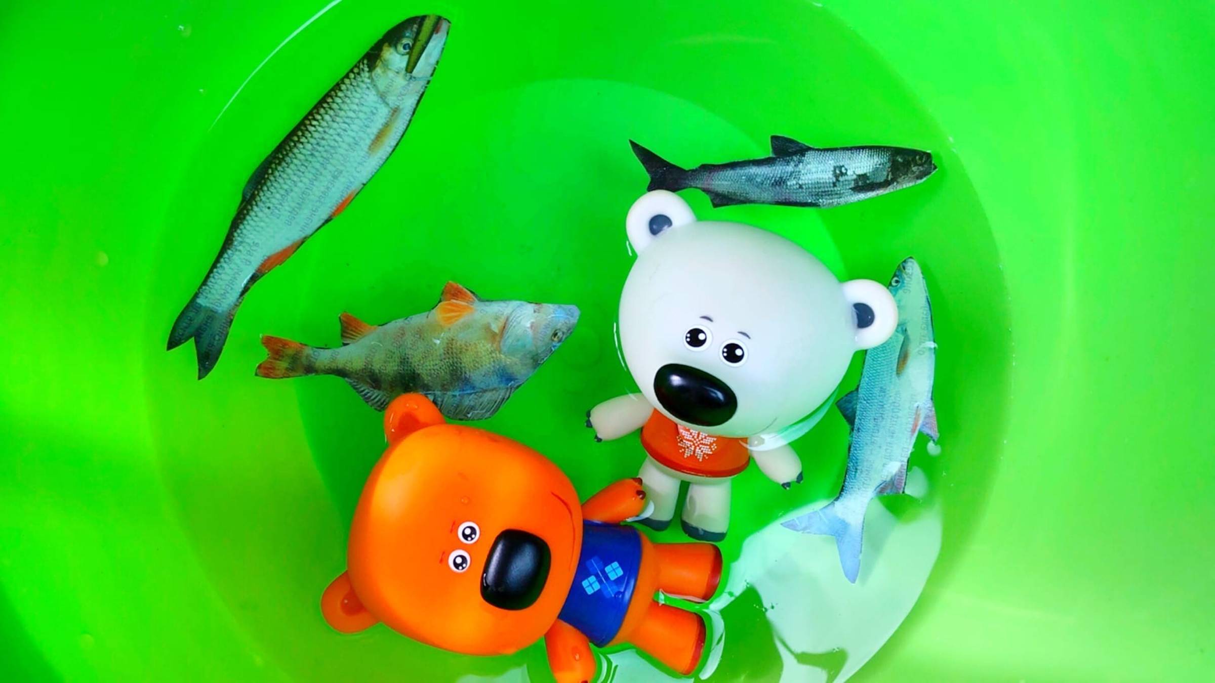 Ми-ми-мишки мультики с игрушками. Кеша и Тучка наловили много рыбы! смотреть онлайн