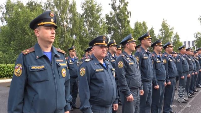 Торжественное построение в честь Дня России смотреть онлайн