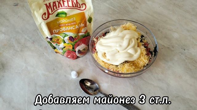 Котлета в помидорно-сырной шапке в духовке.