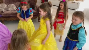 My 6 th Birthday Princess Party !!! VLOG