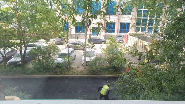 Укладка асфальта у дома 30 по улице Труда. Калуга