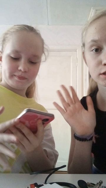 Играем с сестрой в игру рулетка😂 ПОДПИШИСЬ ПОЖАЛУЙСТА. смотреть онлайн