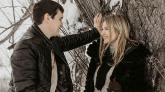 ГОЛУБЫЕ ГЛАЗКИ -слова музыка исполняет Антон Гущин смотреть онлайн