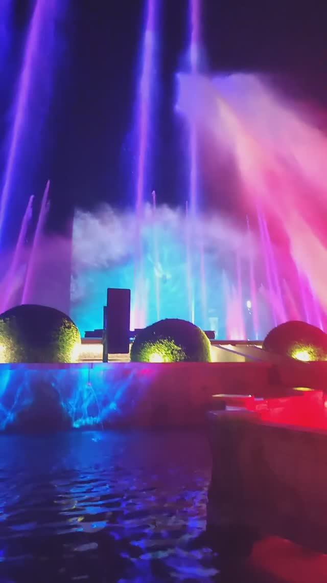 Дербент. Мультимедийный фонтан. Проекция на фонтан музыкального клипа «Вперед, Россия». Очень круто смотреть онлайн