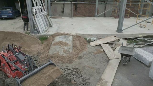 Строительство ангара, в помощь минипогрузчик Диктум с