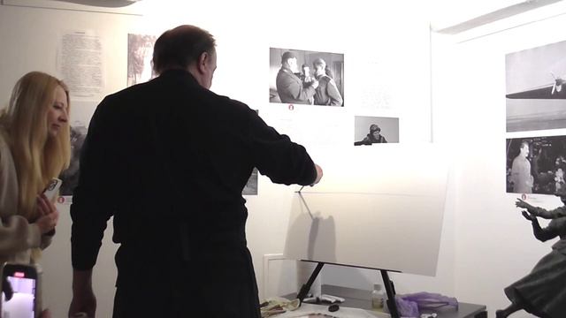 Мастер-класс художника Артёма Пучкова в галерее ЛИН, Москва.
"Простые уроки". Море. смотреть онлайн