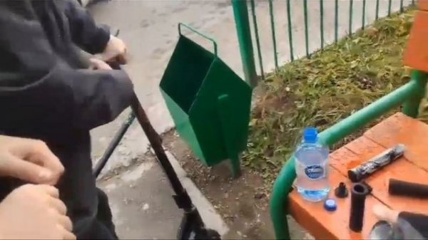 Как поменять грипсы на трюковой самокат🛴