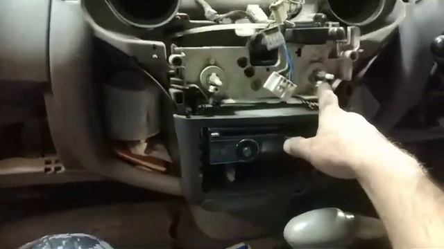 Для установки сигнализации Старлайн А 91 разобрали всю смотреть онлайн