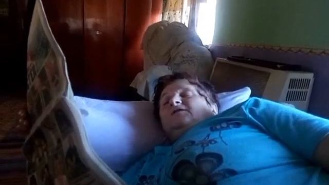 это моя бабушка , кому нравится как она поёт ставьте ла смотреть онлайн