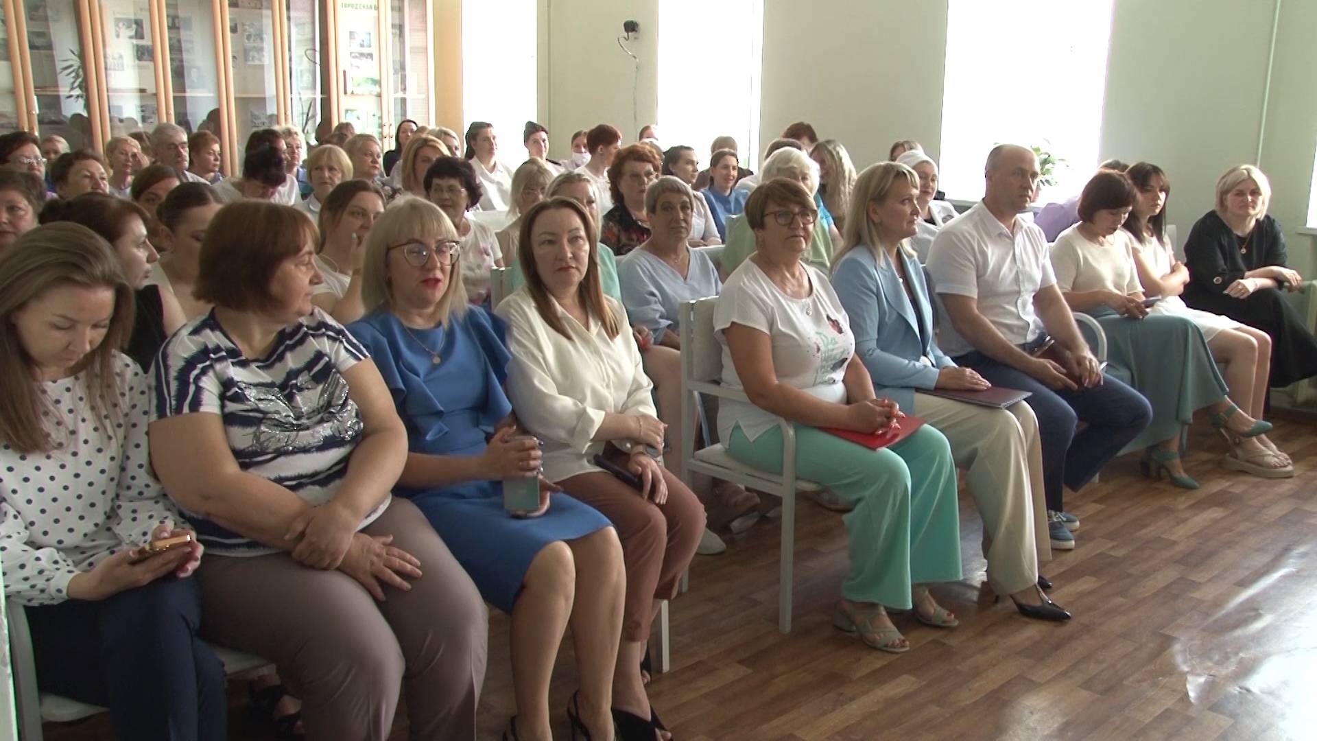 С праздником, хранители нашего здоровья! смотреть онлайн