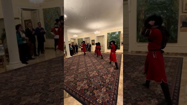 Лезгинка в исполнении ансамбля «Адат» на выставке худ