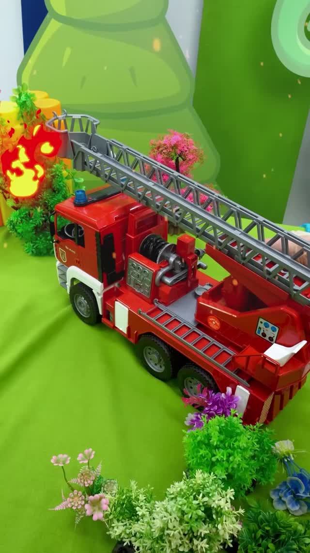 Машинка Брудер спешит на помощь! Спасём котёнка из огня! 🔥💦 #длядетей #машинкидлядетей #игрушки смотреть онлайн