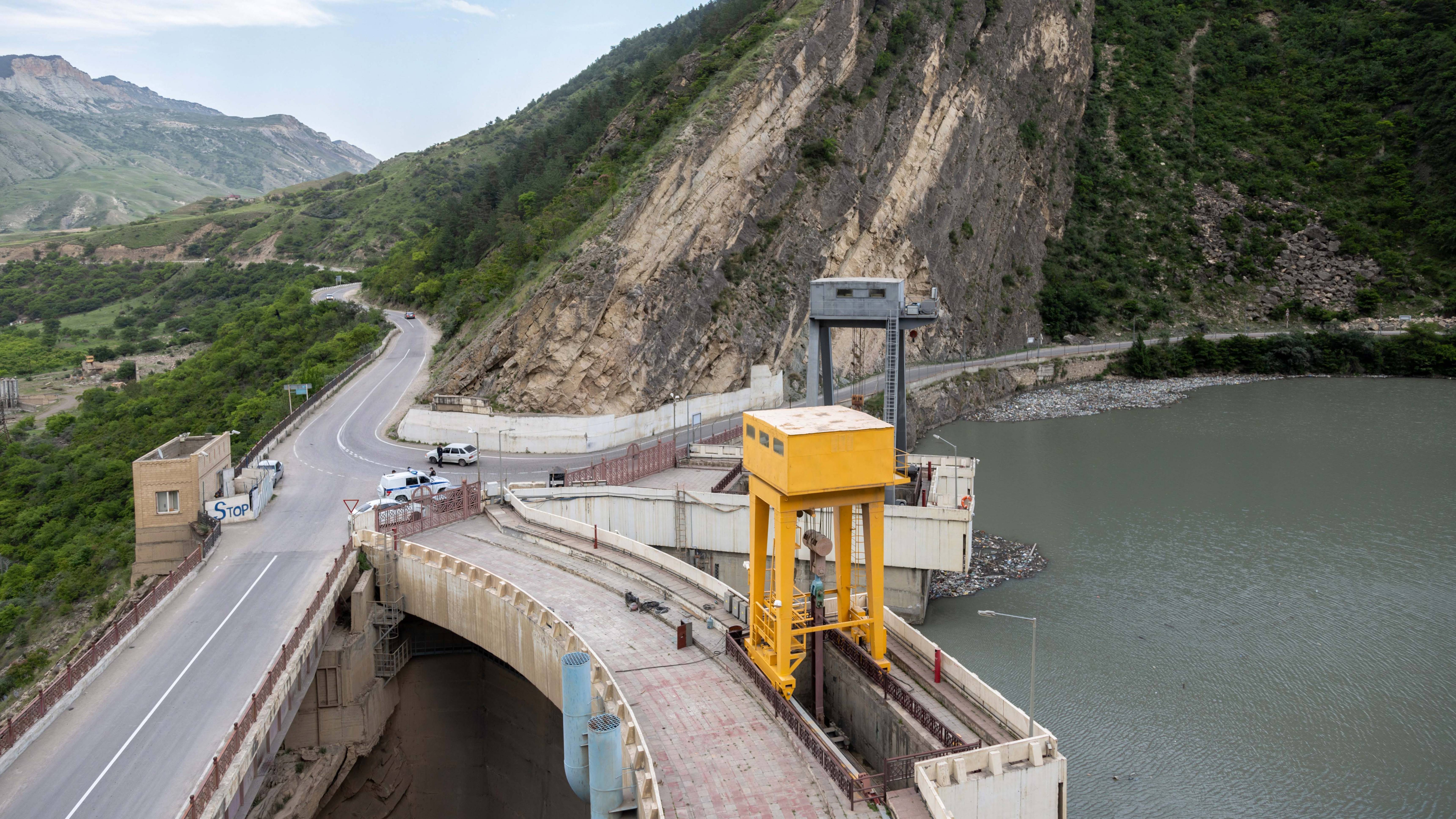 Гунибская ГЭС. В который раз уже проезжаем по этой дороге, но здешние пейзажи не наскучат никогда смотреть онлайн
