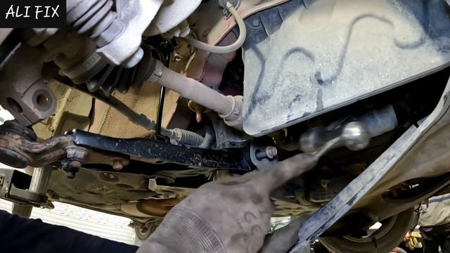 как заменить передний рычаг с шаровой опорой ... Kia Soul 201