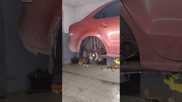 Strelok044 в прямом эфире! Volkswagen Polo замена заднего ступично