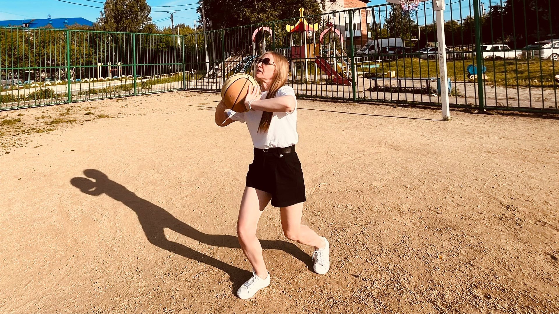 Ралина победила в баскетболе и продажи Автоваза падают! смотреть онлайн