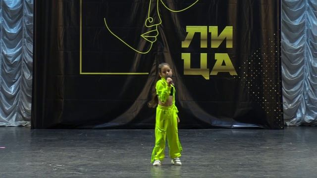 Антонова Карина - петь и танцевать