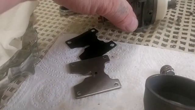 Сузуки DF6AS,Чистим карбюратор и топливный насос.