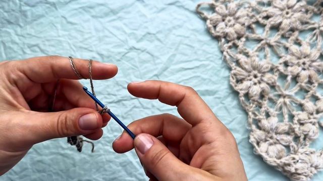 Ажурная косынка с цветочками крючком. Мотив косынки смотреть онлайн