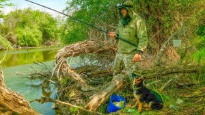 ЗАКИНУЛ ПОПЛАВОК В  КОРЯГИ А ТАМ  КРУПНЫЙ КАРАСЬ И КРАСНОПЕРКА! Рыбалка Астрахань 2025!