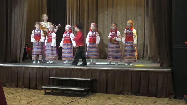 "Ехал дедушка Егор", выступление младшей группы"Веретено" на фестивале "Разноцветье" смотреть онлайн