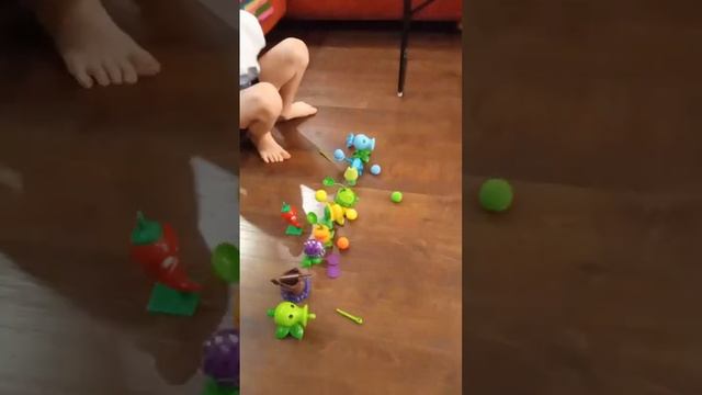 растения против зомби игрушки. смотреть онлайн