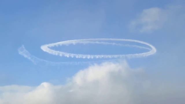 Челябинский самолет выписывает крендель смотреть онлайн