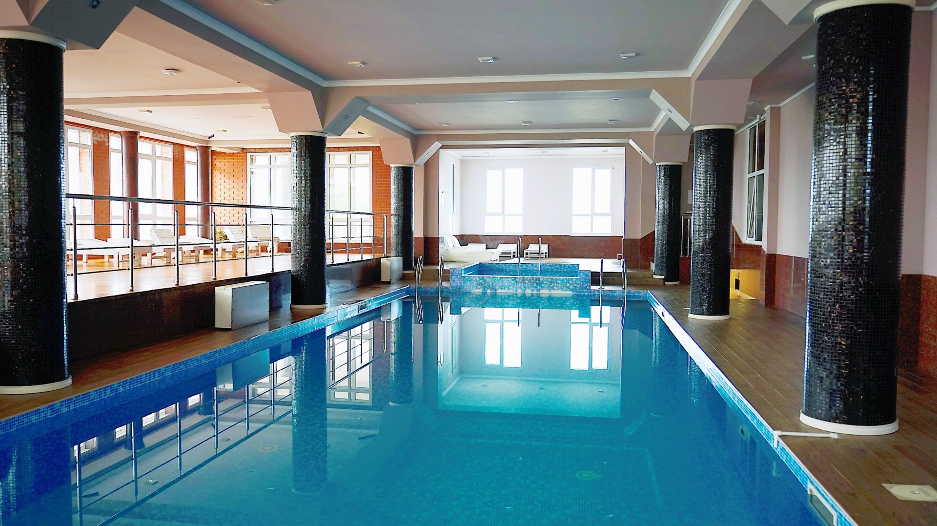 Вэлл отель в Анапе: Выгодный отдых с бассейном и питанием смотреть онлайн