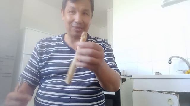 Линь в духовке с помидорами, сыром и белой спаржей